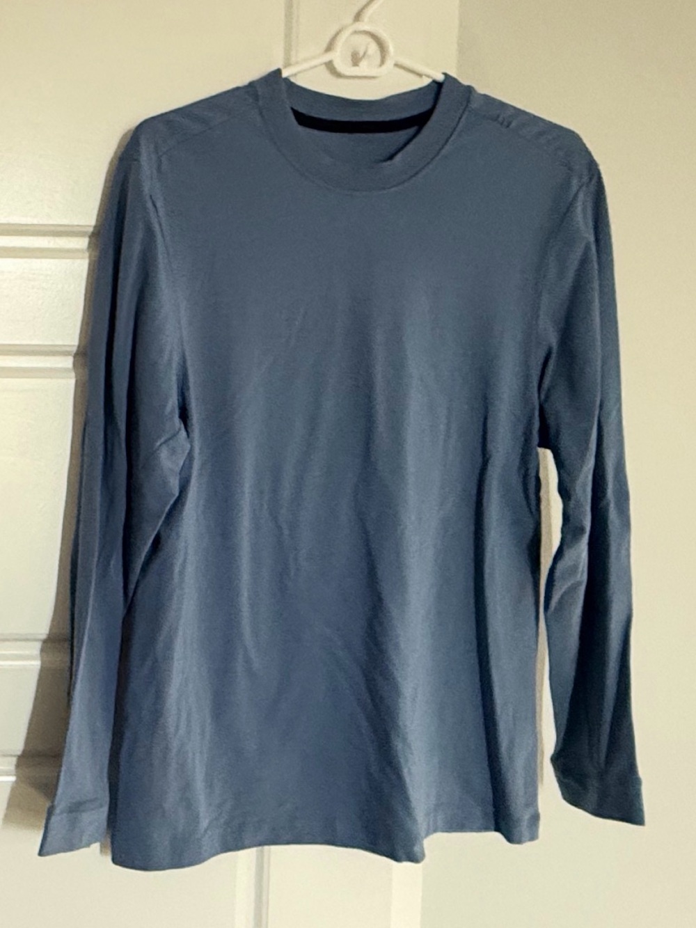 Classic Long-Sleeve Crewneck Tech Dusty Blue Tee